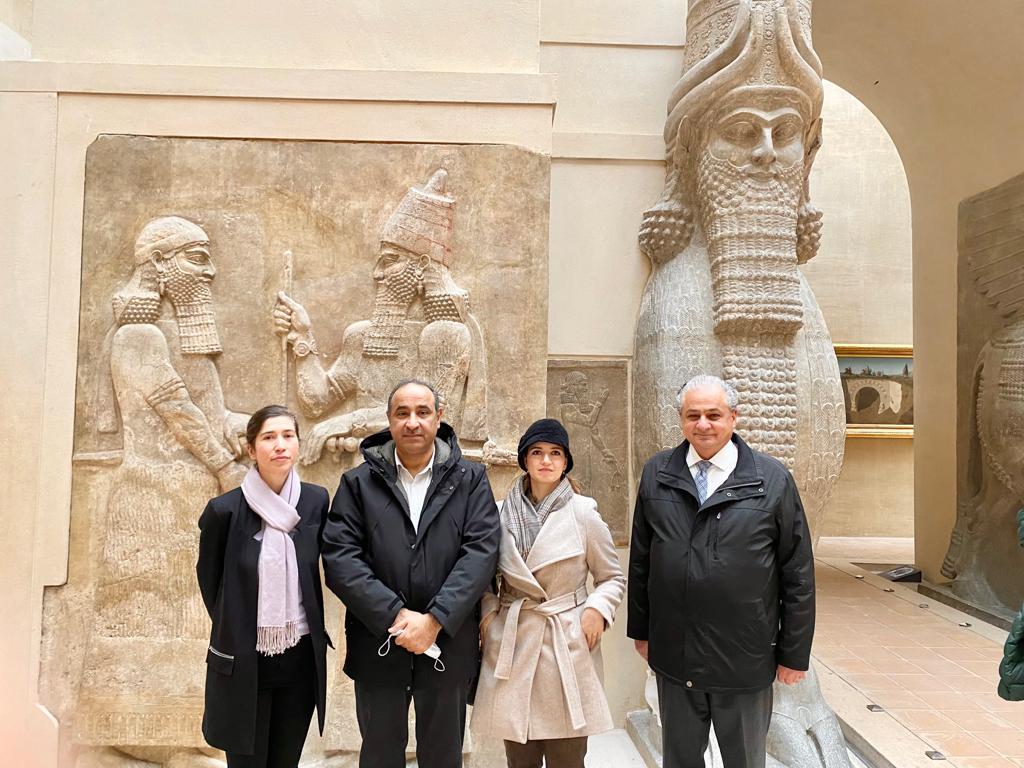 وزير الثقافة  يزور متحف اللوفر ويطّلع على مقتنياته من آثار حضارة بلاد الرافدين